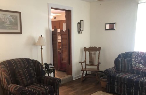 Middleburg House | Thompsons Cottage cosy place to feel at home and relax.