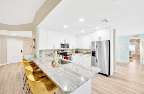 Seminole House | Sunshine Bungalow: Heated Pool, Hottub, Game Room!