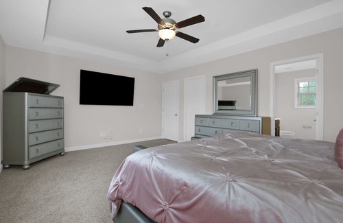 Fayetteville House | Luxury Home Conveniently Located in Fayetteville