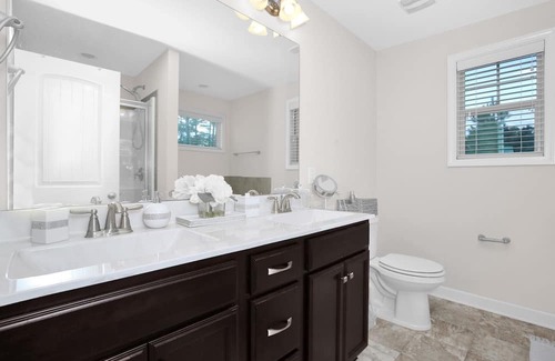 Fayetteville House | Luxury Home Conveniently Located in Fayetteville