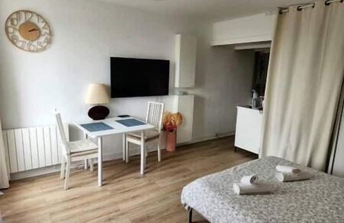 Vendome Apartment | Studio Rosso Centre Ville