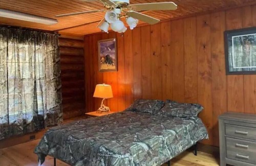 Tylertown Cabin | Less than 10 minutes to Paradise Ranch Resort Campground