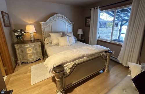 Mendenhall Valley House | Fabulous place for a large family gathering and sleeps up to 10 people.