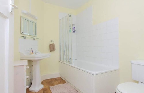 Andover House | Large cosy house ideal for corporate lets