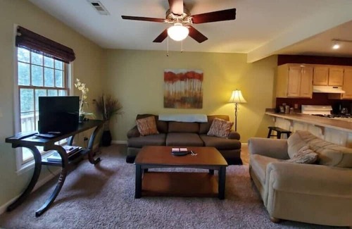 Rogers House | Peaceful place-Rogers King bed/garage parking!