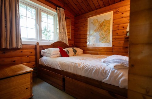 Ffestiniog Cabin | Spacious 3 Bed Log Cabin in Snowdonia Mountains