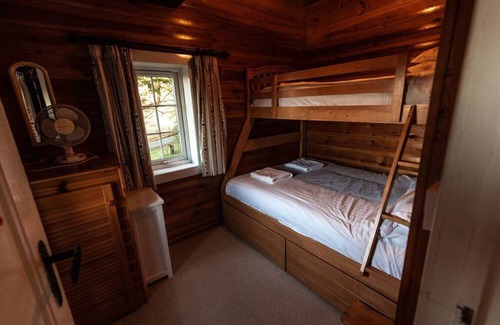 Ffestiniog Cabin | Charming 2 Bed Log Cabin in Snowdonia Mountains