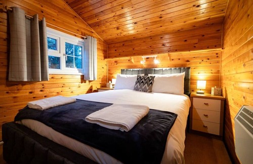 Ffestiniog Cabin | Log Cabin Country Hideaway in Snowdonia 2 Bedrooms