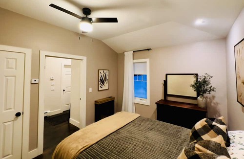 Waterbury Apartment | Cozy centrally located private apartment with garage parking. Pet friendly