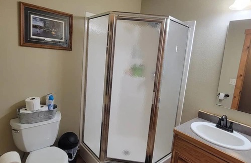 Amery House | HotTub! Woodside Haven Gateway to Nature & Leisure