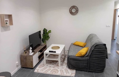 Vierzon Apartment | "Le Cocooning" - Parking Gratuit - Arrivée Autonome