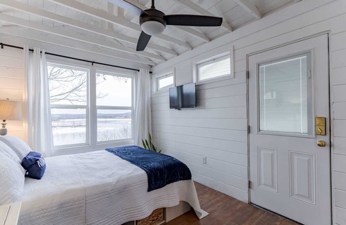 Falls of Rough Apartment | Cozy Lakeview Guest House at Fentress Rd!