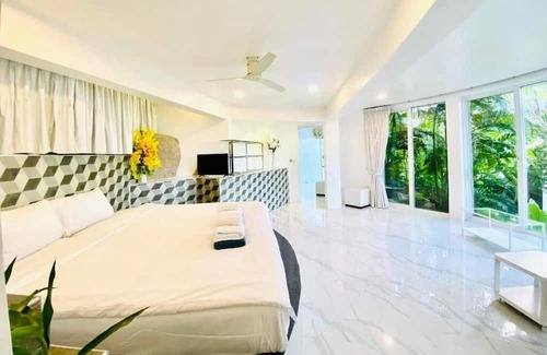 Chaweng City Center Villa | Samui Sky Pool Villa