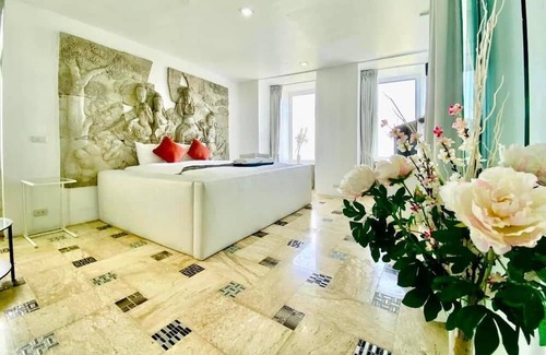 Chaweng City Center Villa | Samui Sky Pool Villa