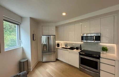 North Bergen Apartment | The Luxury studio! 7 Min ferry ride to NYC.