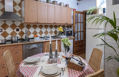 Siguenza House | Abad Casa Sigüenza una Preciosa Casa Rural con Porche, Barbacoa y Jardin Privado