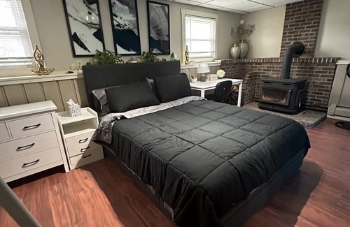 Hamden House | Immaculate Home in Quiet Neighborhood
