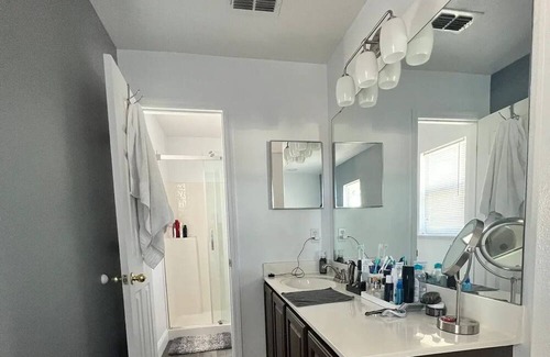 Orlando House | 4 Bd: 7miles to MCO. Near Parks, UCF, KSC, Beach