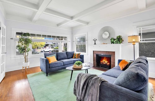 Wilshire House | Kingsley by AvantStay | Newly Furnished LA Home