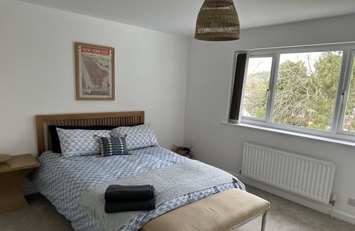 Corfe House | Impeccable 4-Bed House in Bournemouth