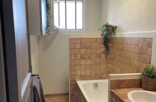 Entraigues-sur-la-Sorgue House | Villa Entraigues-sur-la-Sorgue, 4 bedrooms, 8 persons