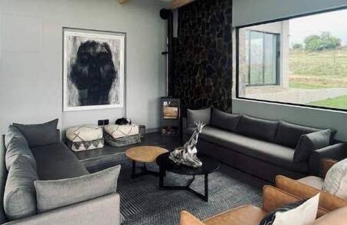 Bouvet Island House | Spacious modern farmhouse on 16 hectares