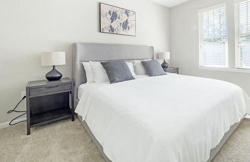 Johns Island Apartment | Landing at Crowne at Live Oak Square - 2 Bedrooms in Charleston
