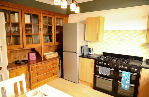 Hoylake House | Stylish & Modern Hoylake Maisonette - Sleeps 8