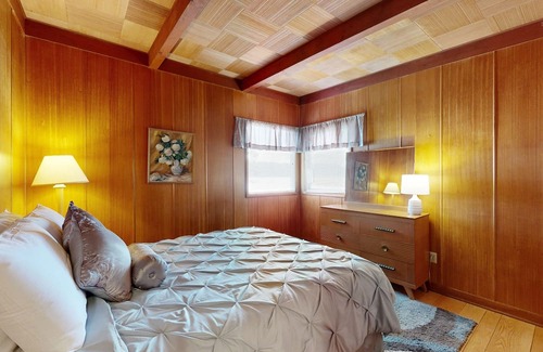 Matlock House | Charming waterfront cottage with panoramic Hood Canal views