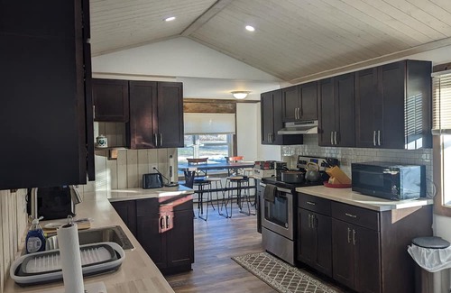East Haven  Rutland County House | Close to Killington and downtown with beautiful porch and new kitchen new baths