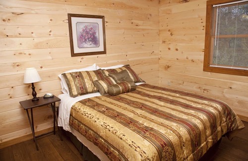 Equality Cabin | 2 BR Hot Tub Cabin- Closest Cabins to Garden of the Gods-Shawnee National Forest