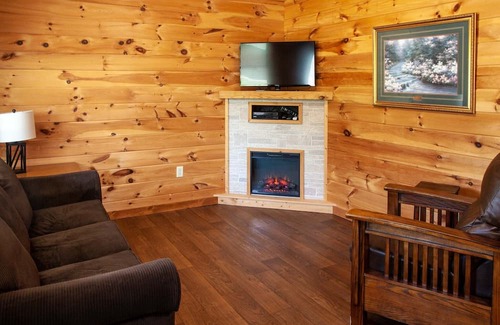 Equality Cabin | 2 BR Hot Tub Cabin- Closest Cabins to Garden of the Gods-Shawnee National Forest