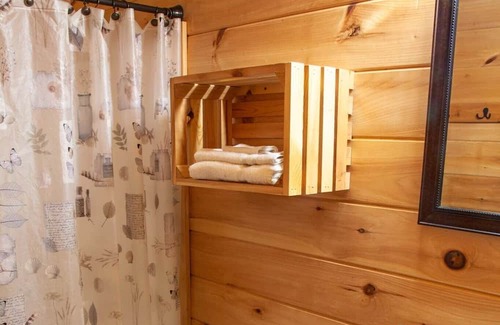 Equality Cabin | 2 BR Hot Tub Cabin- Closest Cabins to Garden of the Gods-Shawnee National Forest