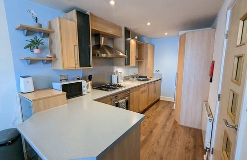 The Westside Apartment | Brindley Apt - Free Allocated Parking!