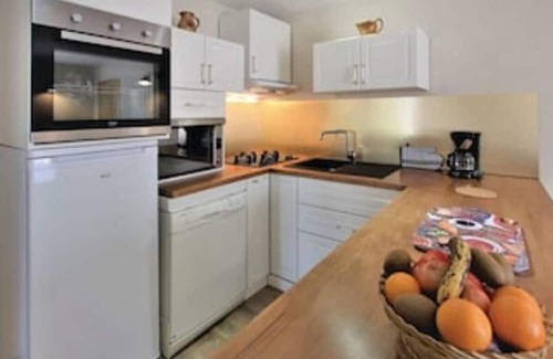 Mormoiron House | Holiday Home 'Gîte En Campagne Piscine Chauffée' with Mountain View, Garden and Wi-Fi