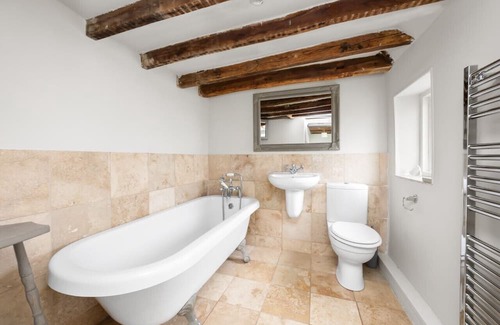 Steyning House | The Milkhouse - Baking and wreath making workshops on site