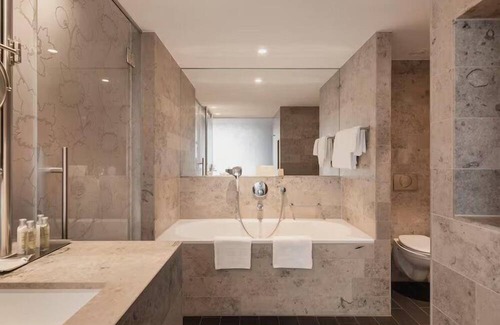The Hague Center House | Enjoy Breathtaking Views Of The City | 2 Units w/ City Center Just A Short Walk