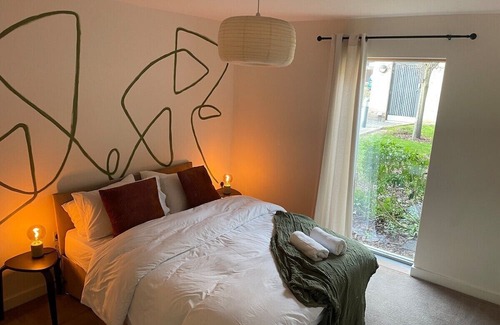 Trumpington Apartment | Superior Cambridge Apartment-King Bed nr Hospitals