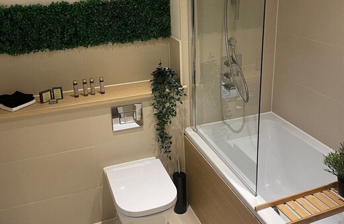 Trumpington Apartment | Superior Cambridge Apartment-King Bed nr Hospitals