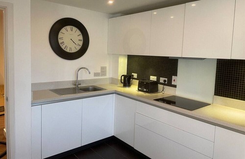 Trumpington Apartment | Superior Cambridge Apartment-King Bed nr Hospitals