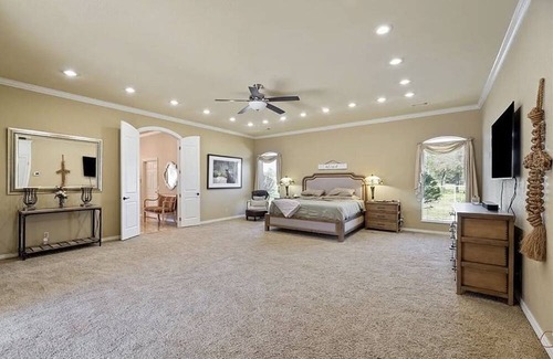 Cecil House | King Ranch Equestrian River Valley Estate, conveniently located off Hwy I-40!