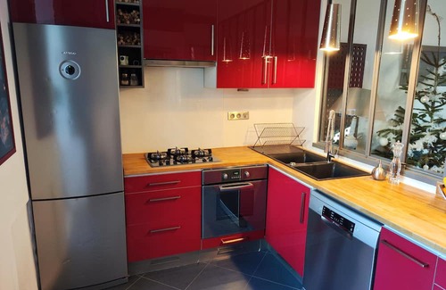 Asnieres-sur-Seine House | Proche des Sites Paris Jo24, Maison Calme, Barbecue et Salon de Jardin au Soleil