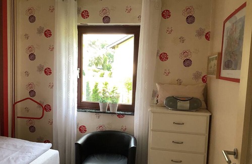 Rothhelmshausen Apartment | Apartment "Land und Leute 1" with Private Terrace & Wi-Fi