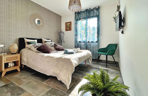 Sainte-Cecile-les-Vignes House | Experience the charm of Sainte Cécile Les Vignes in this delightful, air-conditioned villa, an idyll