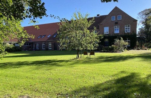 Dornumersiel Apartment | Einzigartiges Kaarnhaus im Gulfhof mit Charme auf Altem Hof