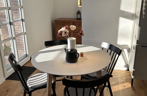 Dornumersiel Apartment | Einzigartiges Kaarnhaus im Gulfhof mit Charme auf Altem Hof