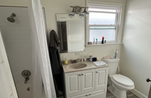 South Berkeley House | Beautifully Landscaped Furnished Convenient Berkeley Home