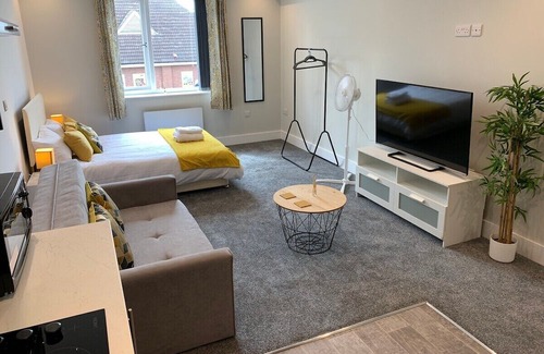 Doncaster Apartment | Cosy Studio Flat - Near Doncaster City Centre