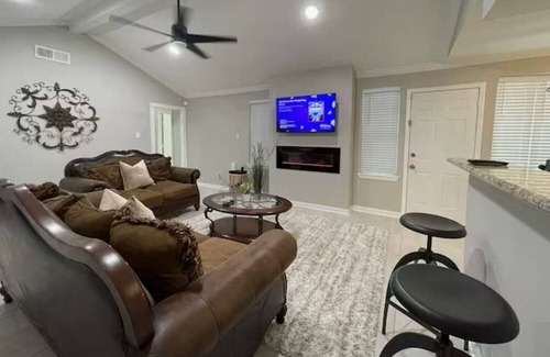 Southbelt/Ellington House | Minutes away from Hobby Airport with easy access to Sam Houston Toll and I-45.