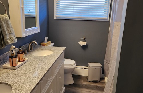 Melrose House | Spacious three bedroom house with pool and hot tub near Historic Suffield Center